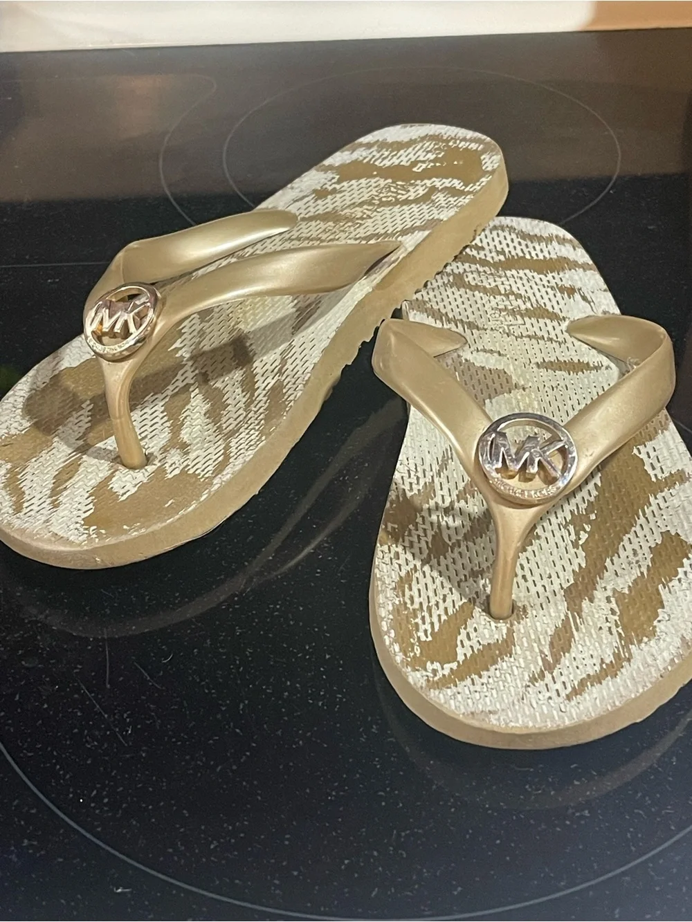 Michael Kors Logo Print Flip Flop Sandals Preloved Womens Size 5/6
